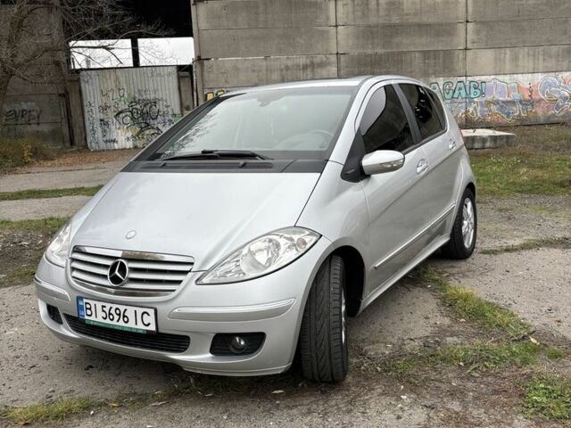 Серый Мерседес 200, объемом двигателя 2 л и пробегом 245 тыс. км за 5900 $, фото 4 на Automoto.ua