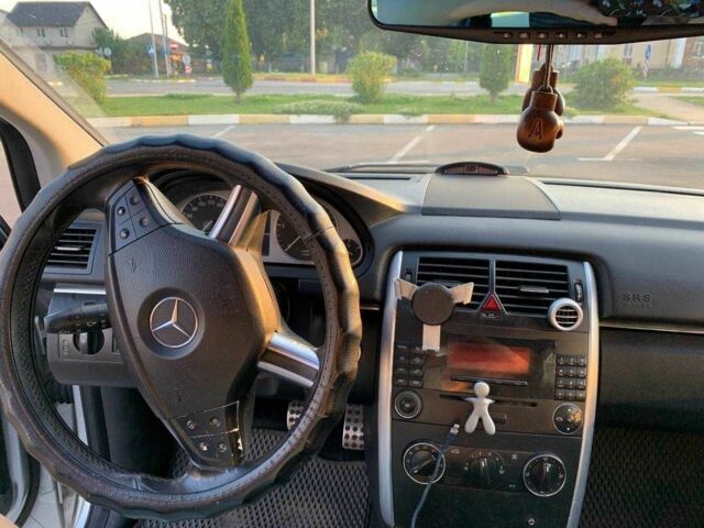 Сірий Мерседес 200, об'ємом двигуна 2 л та пробігом 290 тис. км за 6500 $, фото 4 на Automoto.ua