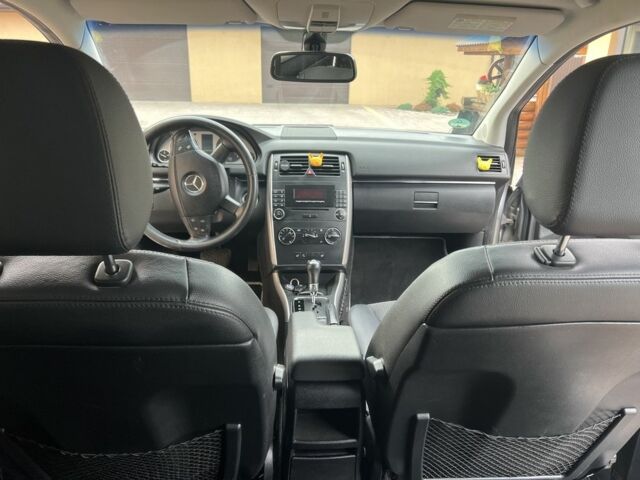 Сірий Мерседес 200, об'ємом двигуна 2 л та пробігом 276 тис. км за 7100 $, фото 4 на Automoto.ua