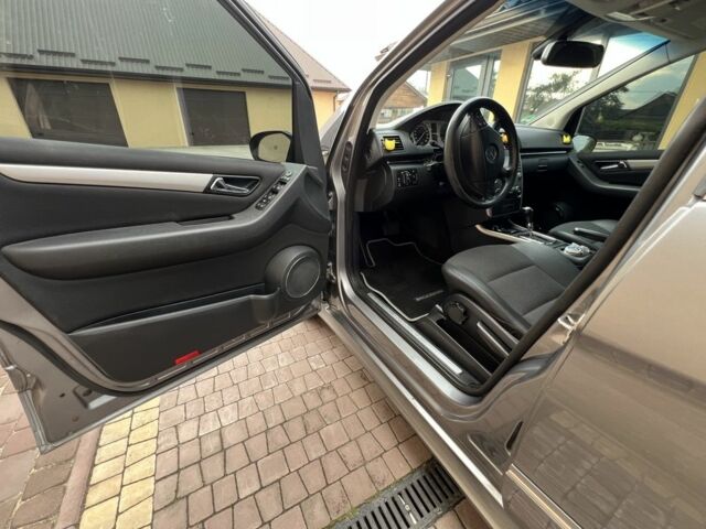 Сірий Мерседес 200, об'ємом двигуна 2 л та пробігом 276 тис. км за 7100 $, фото 7 на Automoto.ua