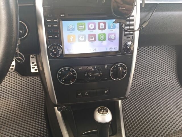 Серый Мерседес 200, объемом двигателя 2 л и пробегом 240 тыс. км за 6500 $, фото 17 на Automoto.ua