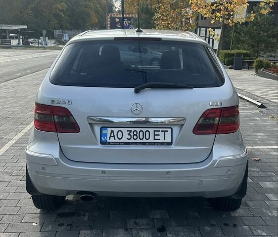 Серый Мерседес 200, объемом двигателя 2 л и пробегом 275 тыс. км за 5500 $, фото 3 на Automoto.ua