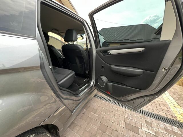 Сірий Мерседес 200, об'ємом двигуна 2 л та пробігом 276 тис. км за 7100 $, фото 3 на Automoto.ua