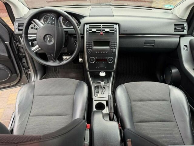 Серый Мерседес 200, объемом двигателя 2 л и пробегом 233 тыс. км за 7000 $, фото 4 на Automoto.ua