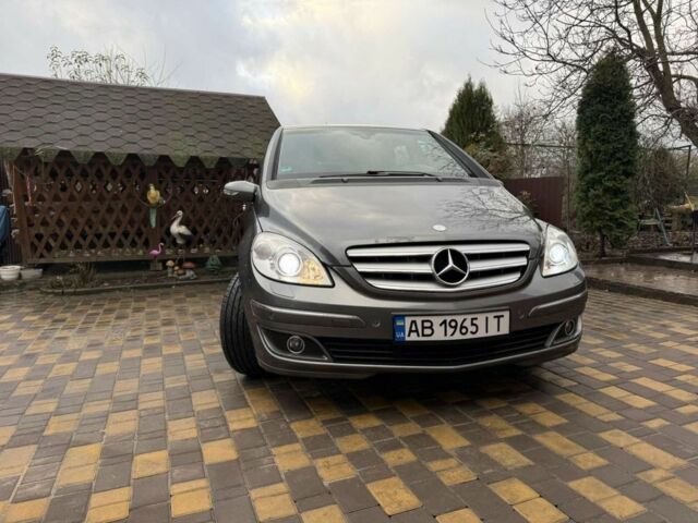 Серый Мерседес 200, объемом двигателя 2 л и пробегом 233 тыс. км за 7000 $, фото 2 на Automoto.ua