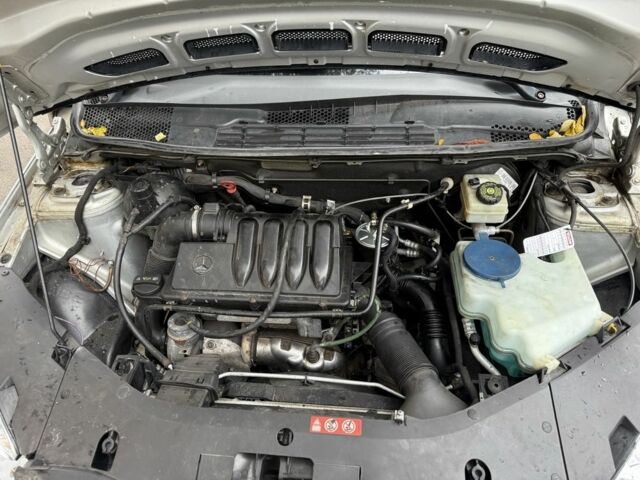 Серый Мерседес 200, объемом двигателя 2 л и пробегом 313 тыс. км за 7900 $, фото 13 на Automoto.ua