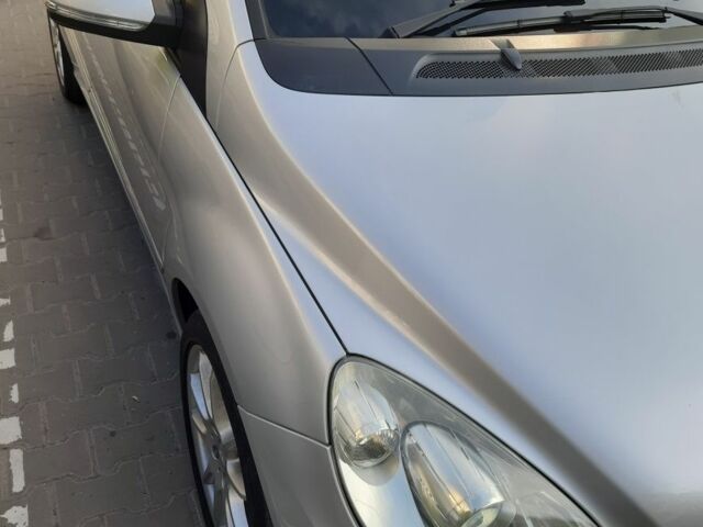 Серый Мерседес 200, объемом двигателя 2 л и пробегом 64 тыс. км за 9950 $, фото 1 на Automoto.ua