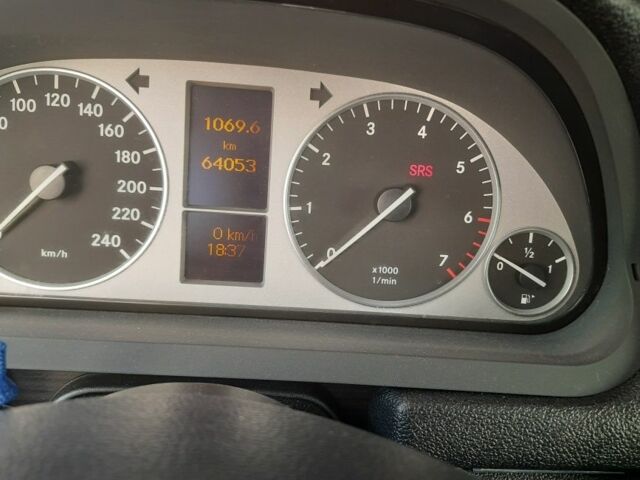 Серый Мерседес 200, объемом двигателя 2 л и пробегом 64 тыс. км за 9950 $, фото 5 на Automoto.ua