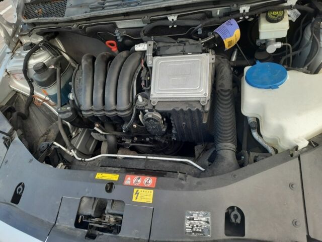 Серый Мерседес 200, объемом двигателя 2 л и пробегом 64 тыс. км за 9950 $, фото 4 на Automoto.ua