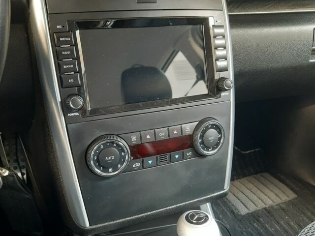 Серый Мерседес 200, объемом двигателя 2 л и пробегом 64 тыс. км за 9950 $, фото 7 на Automoto.ua