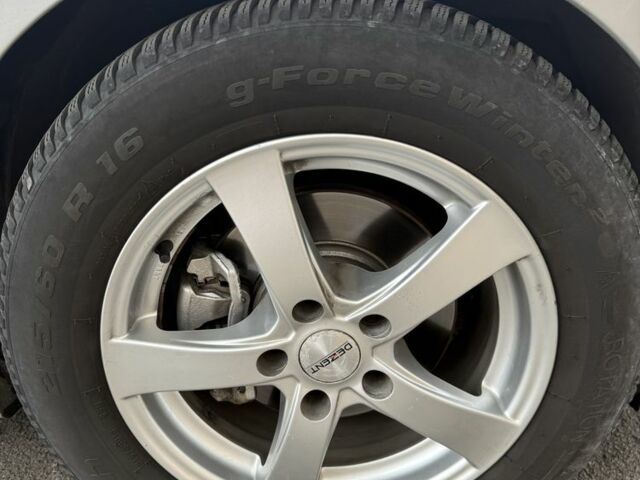 Серый Мерседес 200, объемом двигателя 2 л и пробегом 313 тыс. км за 7900 $, фото 8 на Automoto.ua