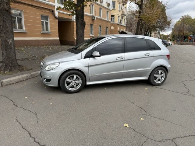 Серый Мерседес 200, объемом двигателя 2 л и пробегом 313 тыс. км за 7900 $, фото 9 на Automoto.ua