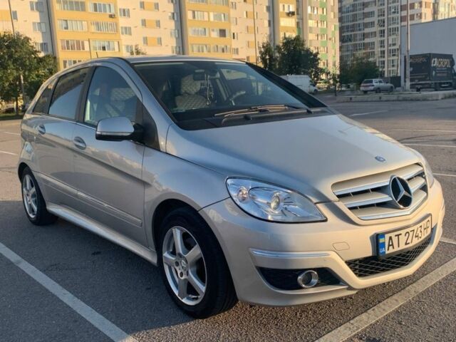 Сірий Мерседес 200, об'ємом двигуна 2 л та пробігом 280 тис. км за 7200 $, фото 1 на Automoto.ua