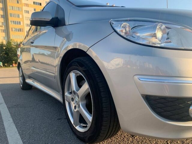 Сірий Мерседес 200, об'ємом двигуна 2 л та пробігом 280 тис. км за 7200 $, фото 3 на Automoto.ua