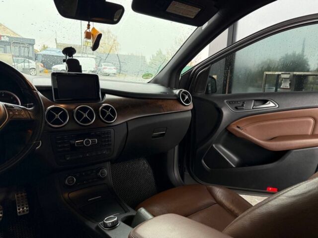 Мерседес 200 2012 в Володарке на Automoto.ua Серый Мерседес 200, объемом двигателя 1.8 л и пробегом 298 тыс. км за 14700 $, фото 13 на Automoto.ua