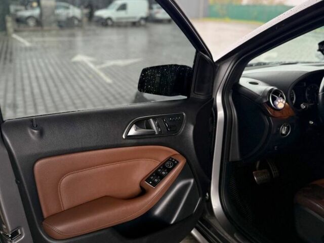 Мерседес 200 2012 в Володарке на Automoto.ua Серый Мерседес 200, объемом двигателя 1.8 л и пробегом 298 тыс. км за 14700 $, фото 10 на Automoto.ua