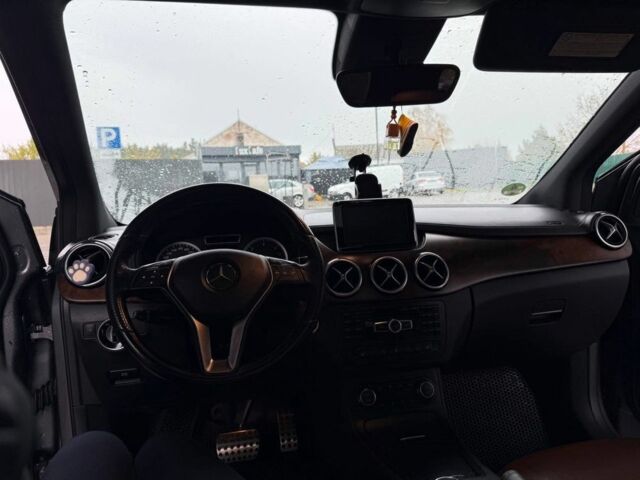 Мерседес 200 2012 в Володарке на Automoto.ua Серый Мерседес 200, объемом двигателя 1.8 л и пробегом 298 тыс. км за 14700 $, фото 11 на Automoto.ua