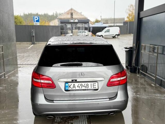 Мерседес 200 2012 в Володарке на Automoto.ua Серый Мерседес 200, объемом двигателя 1.8 л и пробегом 298 тыс. км за 14700 $, фото 1 на Automoto.ua