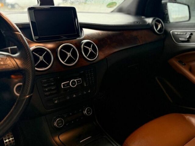 Мерседес 200 2012 в Володарке на Automoto.ua Серый Мерседес 200, объемом двигателя 1.8 л и пробегом 298 тыс. км за 14700 $, фото 7 на Automoto.ua