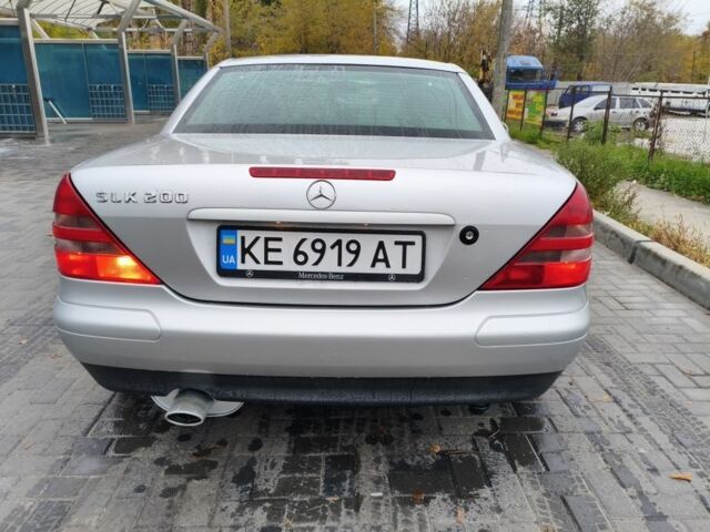 Сірий Мерседес 200, об'ємом двигуна 2 л та пробігом 194 тис. км за 6500 $, фото 2 на Automoto.ua