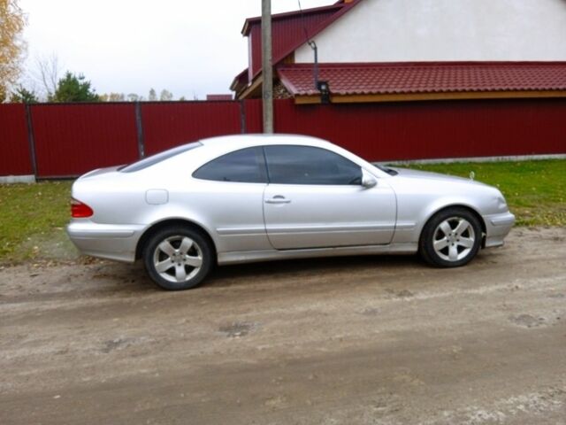 Серый Мерседес 200, объемом двигателя 2 л и пробегом 389 тыс. км за 3900 $, фото 1 на Automoto.ua