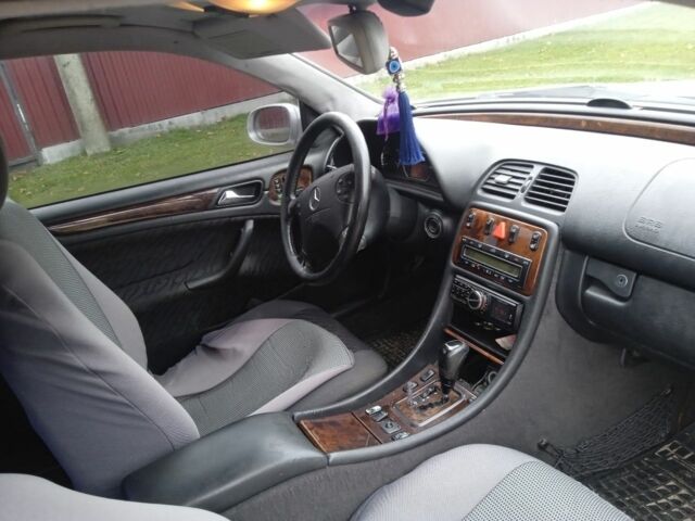 Серый Мерседес 200, объемом двигателя 2 л и пробегом 389 тыс. км за 3900 $, фото 4 на Automoto.ua