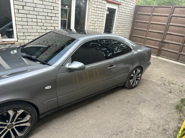 Серый Мерседес 200, объемом двигателя 2 л и пробегом 300 тыс. км за 3800 $, фото 3 на Automoto.ua