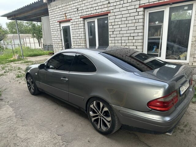 Серый Мерседес 200, объемом двигателя 2 л и пробегом 300 тыс. км за 3800 $, фото 2 на Automoto.ua