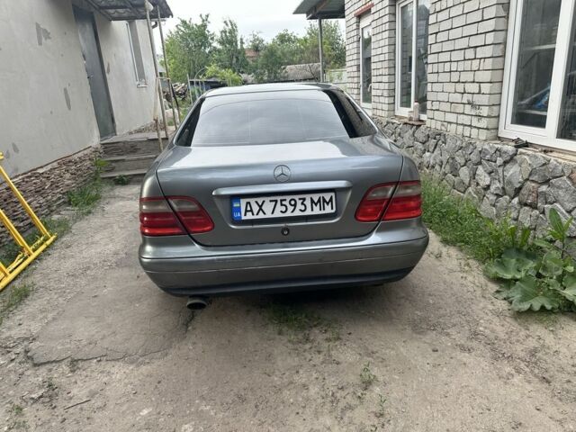 Серый Мерседес 200, объемом двигателя 2 л и пробегом 300 тыс. км за 3800 $, фото 1 на Automoto.ua