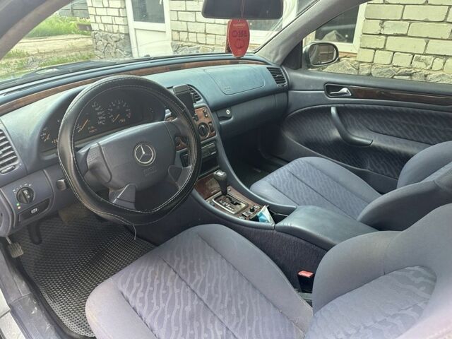 Серый Мерседес 200, объемом двигателя 2 л и пробегом 300 тыс. км за 3800 $, фото 5 на Automoto.ua