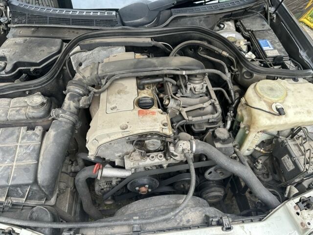 Серый Мерседес 200, объемом двигателя 2 л и пробегом 300 тыс. км за 3800 $, фото 7 на Automoto.ua