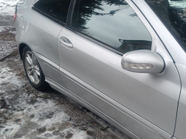 Сірий Мерседес 200, об'ємом двигуна 2 л та пробігом 261 тис. км за 4200 $, фото 5 на Automoto.ua