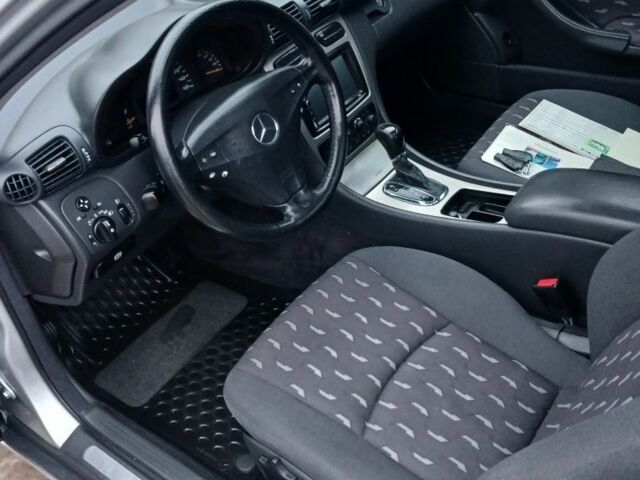 Сірий Мерседес 200, об'ємом двигуна 2 л та пробігом 209 тис. км за 3999 $, фото 6 на Automoto.ua