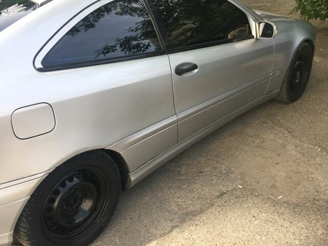 Серый Мерседес 200, объемом двигателя 2 л и пробегом 3 тыс. км за 3800 $, фото 1 на Automoto.ua