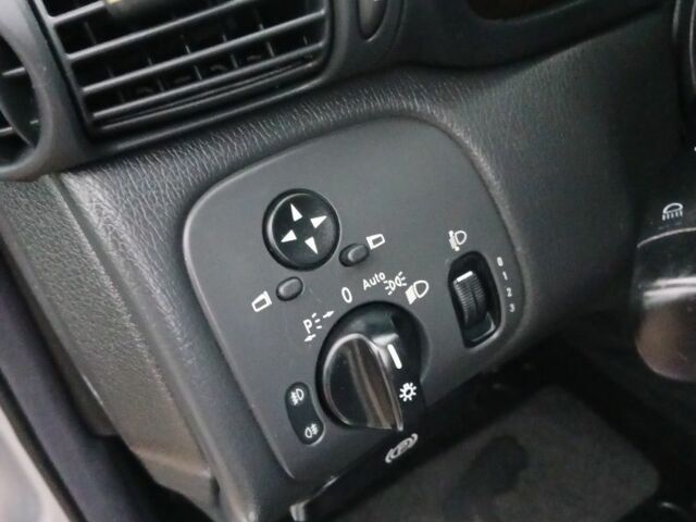 Сірий Мерседес 200, об'ємом двигуна 2 л та пробігом 209 тис. км за 3999 $, фото 8 на Automoto.ua