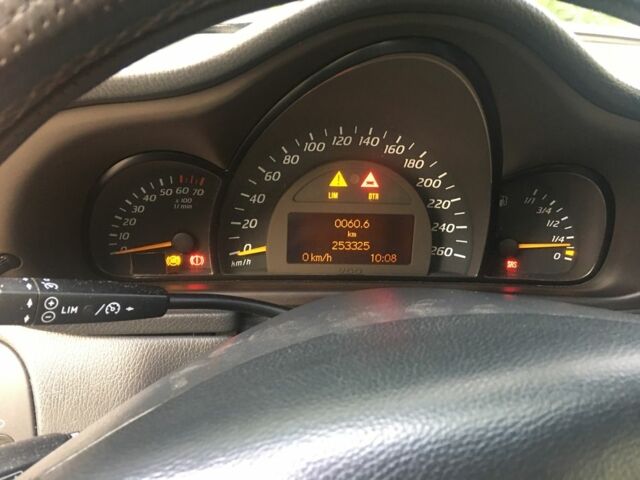 Серый Мерседес 200, объемом двигателя 2 л и пробегом 3 тыс. км за 3800 $, фото 4 на Automoto.ua