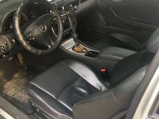 Серый Мерседес 200, объемом двигателя 2 л и пробегом 3 тыс. км за 3800 $, фото 5 на Automoto.ua