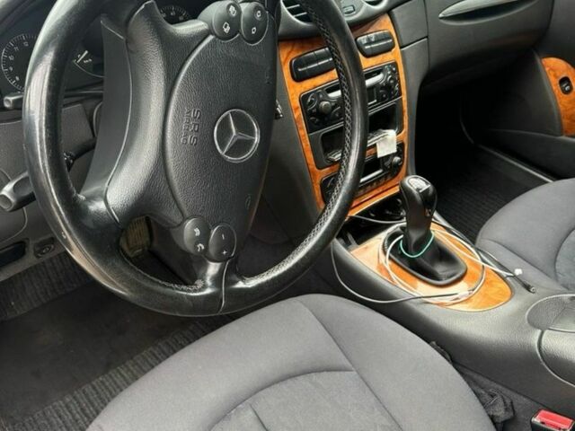 Сірий Мерседес 200, об'ємом двигуна 1.8 л та пробігом 282 тис. км за 6100 $, фото 7 на Automoto.ua