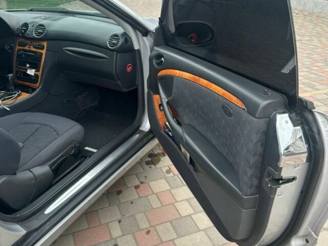 Сірий Мерседес 200, об'ємом двигуна 1.8 л та пробігом 282 тис. км за 6100 $, фото 4 на Automoto.ua