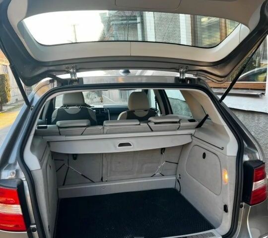 Серый Мерседес 200, объемом двигателя 2 л и пробегом 200 тыс. км за 7000 $, фото 2 на Automoto.ua