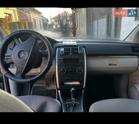 Серый Мерседес 200, объемом двигателя 2 л и пробегом 200 тыс. км за 7000 $, фото 5 на Automoto.ua