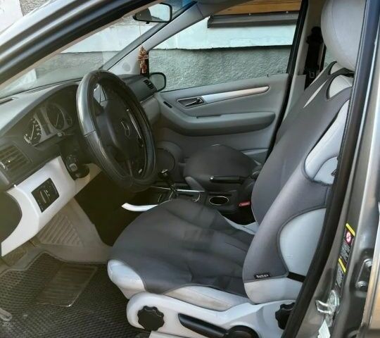 Серый Мерседес 200, объемом двигателя 2 л и пробегом 200 тыс. км за 7000 $, фото 4 на Automoto.ua