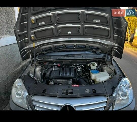 Серый Мерседес 200, объемом двигателя 2 л и пробегом 200 тыс. км за 7000 $, фото 6 на Automoto.ua