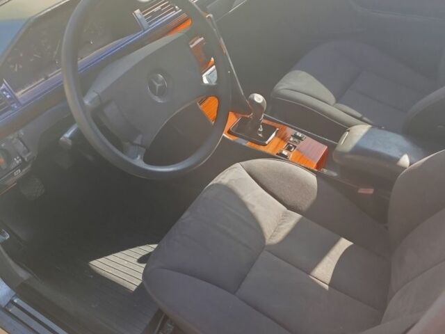 Серый Мерседес 200, объемом двигателя 2 л и пробегом 350 тыс. км за 2100 $, фото 5 на Automoto.ua