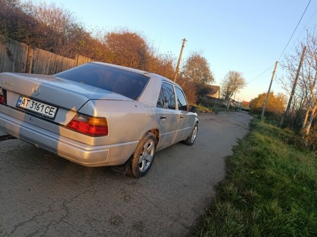 Серый Мерседес 200, объемом двигателя 2 л и пробегом 350 тыс. км за 2100 $, фото 3 на Automoto.ua