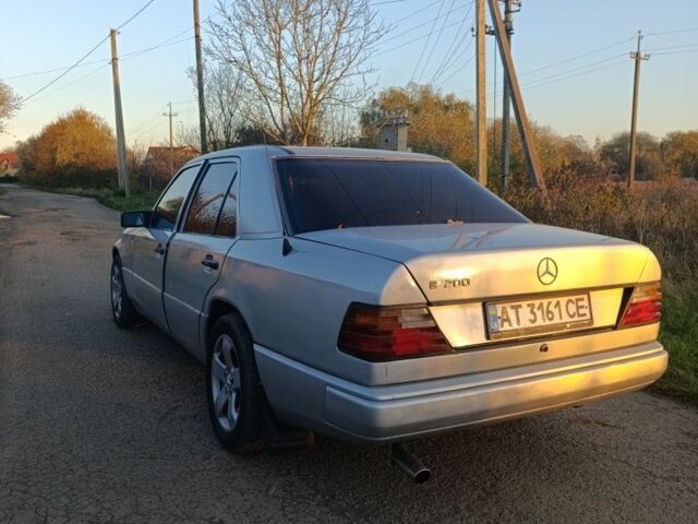 Серый Мерседес 200, объемом двигателя 2 л и пробегом 350 тыс. км за 2100 $, фото 2 на Automoto.ua
