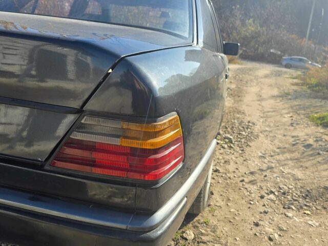 Серый Мерседес 200, объемом двигателя 2 л и пробегом 500 тыс. км за 1700 $, фото 3 на Automoto.ua