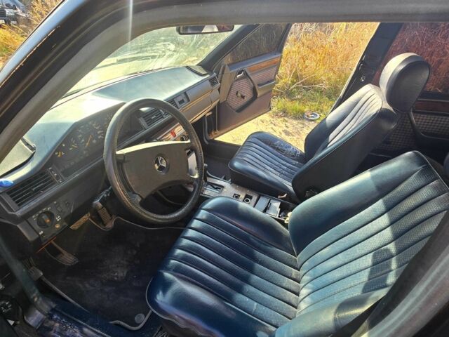 Серый Мерседес 200, объемом двигателя 2 л и пробегом 500 тыс. км за 1700 $, фото 4 на Automoto.ua