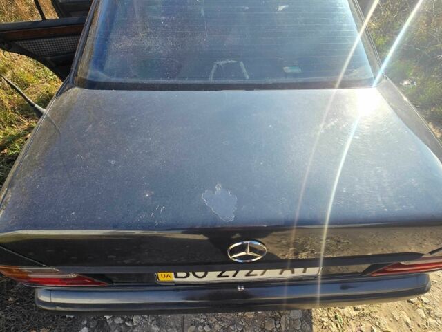 Серый Мерседес 200, объемом двигателя 2 л и пробегом 500 тыс. км за 1700 $, фото 10 на Automoto.ua