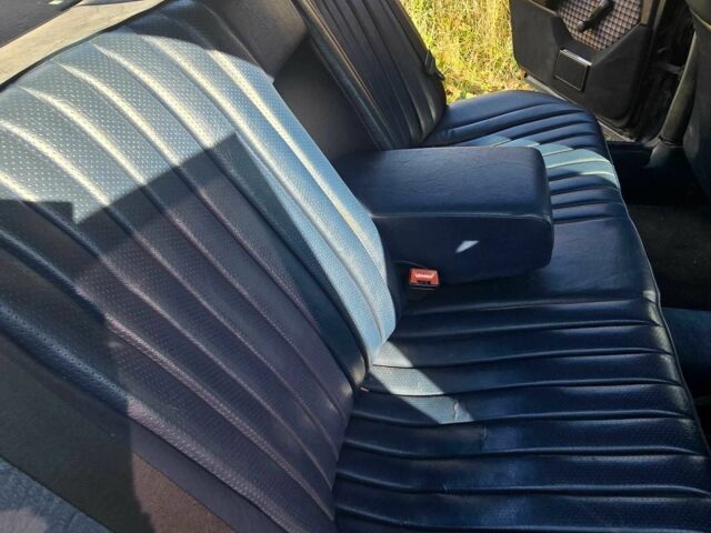 Серый Мерседес 200, объемом двигателя 2 л и пробегом 500 тыс. км за 1700 $, фото 13 на Automoto.ua